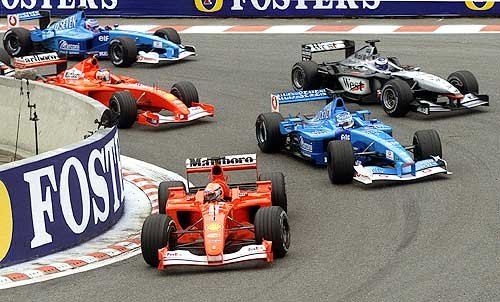 The second start. M. Schumacher takes the lead and sails away.