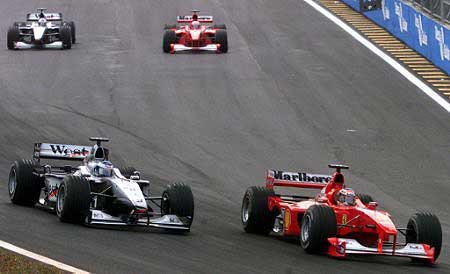 M. Schumacher overtakes Hakkinen and immediatly starts pulling away.