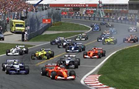The start. M. Schumacher gets in front of brother Ralf and takes the lead