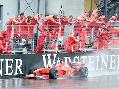 The mechanics cheer M. Schumacher on.