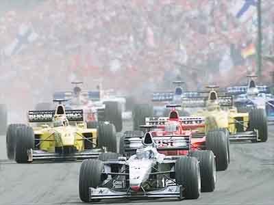 The start. Hakkinen takes the lead in front of Irvine.