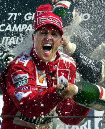 M. Schumacher celebrates his victory.