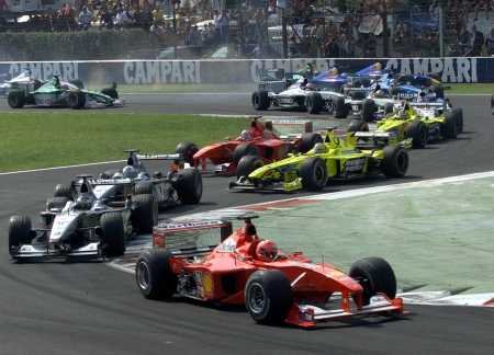 The start. M. Schumacher gets away in front of the McLaren. Barrichello is left behind.