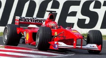 M. Schumacher tackles the kerb.