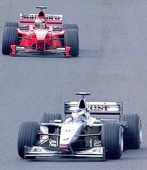 M. Schumacher gets left behind by Hakkinen.