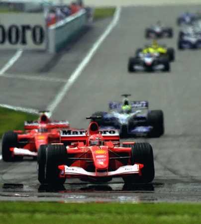 M. Schumacher is in the lead and Barrichello follows.