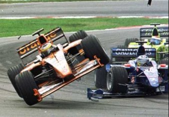 The accident between DeLa Rosa, Heidfeld and Diniz at the start.
