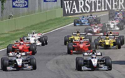 The start. Villeneuve can not get into gear, but the others avoid him
