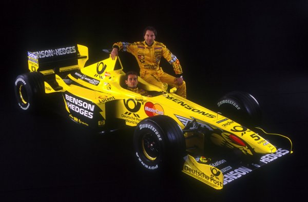 EJ10 with drivers - three quarters view