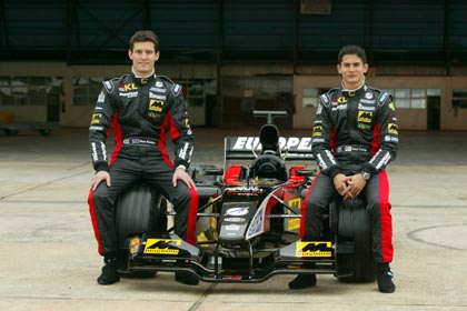 Minardi PS02 - Front view with drivers